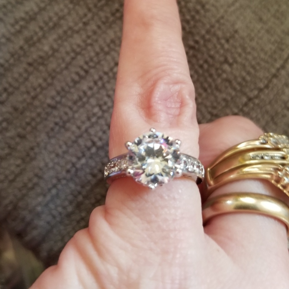 DIAMOND ENGAGEMENT RING